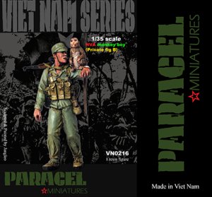 画像1: Paracel Miniatures[VN0216]1/35 北ベトナム軍 兵士(B)+猿 (1)