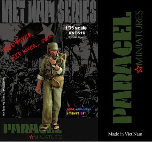 画像1: Paracel Miniatures[VN0516]1/35 北ベトナム軍 兵士(E)通信手 (1)