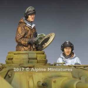画像1: Alpine Miniatures[AM35240]1/35 WWII独 SS戦車兵セット(防寒服)(2体セット) (1)