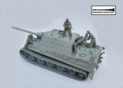 画像2: アルデンヌミニチュア[AR35001]1/35 WWII ドイツ ベルリン最後の戦い＃1 脱出を掩護する戦車兵(1体入)
