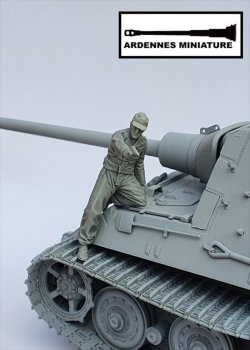 画像4: アルデンヌミニチュア[AR35002]1/35 WWII ドイツ ベルリン最後の戦い＃2 拳銃を構える戦車兵(1体入)