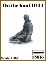 アルデンヌミニチュア[AR35010]1/35 WWII ドイツ 偵察中＃3 ハッチに座る兵士(1体入)