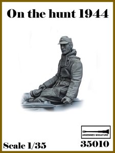 画像1: アルデンヌミニチュア[AR35010]1/35 WWII ドイツ 偵察中＃3 ハッチに座る兵士(1体入) (1)