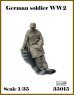 画像1: アルデンヌミニチュア[AR35015]1/35 WWII ドイツ軍兵士＃1 寄りかかる兵士(1体入) (1)