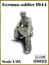 アルデンヌミニチュア[AR35022]1/35 WWII ドイツ軍兵士1944＃1(1体入)