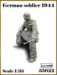 アルデンヌミニチュア[AR35022]1/35 WWII ドイツ軍兵士1944＃1(1体入)