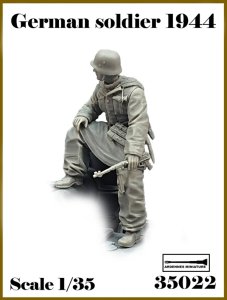 画像1: アルデンヌミニチュア[AR35022]1/35 WWII ドイツ軍兵士1944＃1(1体入) (1)