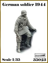 アルデンヌミニチュア[AR35023]1/35 WWII ドイツ軍兵士1944＃2(1体入)