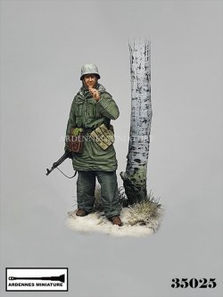 画像2: アルデンヌミニチュア[AR35025]1/35 WWII ドイツ軍兵士1944-45＃1 タバコを吸う下士官兵(1体入)