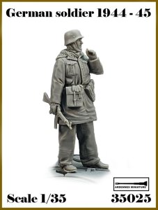 画像1: アルデンヌミニチュア[AR35025]1/35 WWII ドイツ軍兵士1944-45＃1 タバコを吸う下士官兵(1体入) (1)