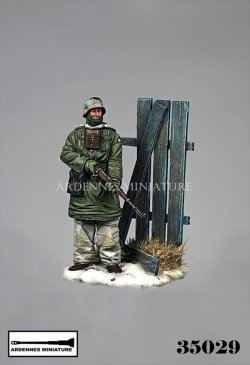 画像2: アルデンヌミニチュア[AR35029]1/35 WWII ドイツ ベルギーの戦い1944-1945＃2 小銃を持つ兵士(1体入)