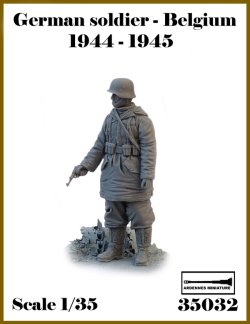 画像1: アルデンヌミニチュア[AR35032]1/35 WWII ドイツ ベルギーの戦い1944-1945＃5 拳銃を持つ兵士(1体入)
