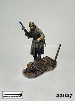 画像2: アルデンヌミニチュア[AR35037]1/35 WWII ドイツ軍歩兵＃1 PPSh-41を持つ兵士(1体入)