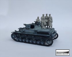 画像3: アルデンヌミニチュア[AR35043]1/35 WWII ドイツ 大戦初期の戦車兵＃4 地図を持つ戦車指揮官(1体入)