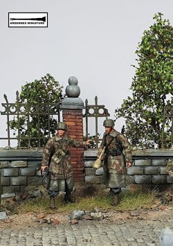 画像2: アルデンヌミニチュア[AR35051]1/35 WWII ドイツ 降下猟兵セット(2体入)