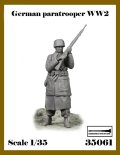 アルデンヌミニチュア[AR35061]1/35 WWII ドイツ軍 小銃を挙げる降下猟兵