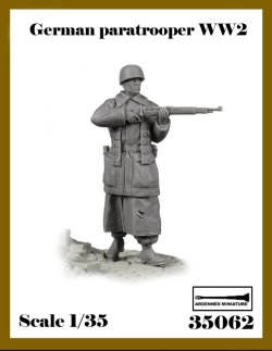 画像1: アルデンヌミニチュア[AR35062]1/35 WWII ドイツ軍 小銃を構える降下猟兵