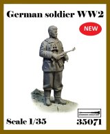 アルデンヌミニチュア[AR35071]1/35 WWII ドイツ MP40を持つ冬季装備の兵士