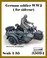 アルデンヌミニチュア[AR35094]1/35 WWII ドイツ サイドカーを操縦する兵士(イタレリBMW R75用)