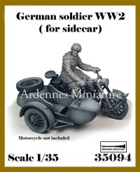 アルデンヌミニチュア[AR35094]1/35 WWII ドイツ サイドカーを操縦する兵士(イタレリBMW R75用)