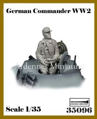 アルデンヌミニチュア[AR35096]1/35 WWII ドイツ 空を見上げる冬季装備の戦車指揮官