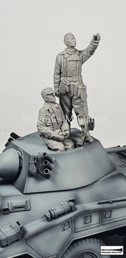 画像3: アルデンヌミニチュア[AR35098]1/35 WWII ドイツ 空を見上げる冬季装備の戦車兵セット(2体入)