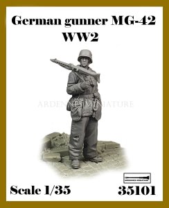 画像1: アルデンヌミニチュア[AR35101]1/35 WWII ドイツ MG42を肩に担いだ冬季装備の機関銃手 (1)