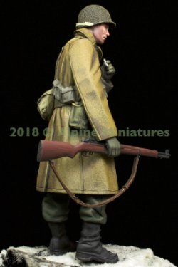 画像3: Alpine Miniatures[AM16040]1/16 WWII 米 アメリカ陸軍歩兵 外套を羽織るGI 44〜45年冬季