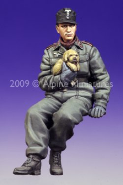 画像3: Alpine Miniatures[AM35088]1/35 子犬を抱くドイツ戦車兵