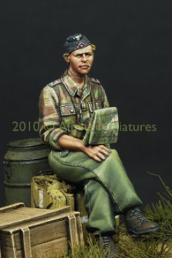 画像2: Alpine Miniatures[AM35099]1/35 ドイツ戦車兵将校　夏服(２ヘッド付)