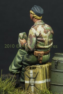 画像4: Alpine Miniatures[AM35099]1/35 ドイツ戦車兵将校　夏服(２ヘッド付)