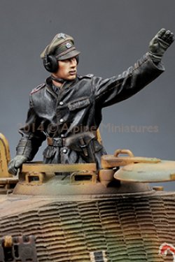 画像2: Alpine Miniatures[AM35174]1/35 武装親衛隊装甲部隊指揮官(革ジャケット着用)2体セット