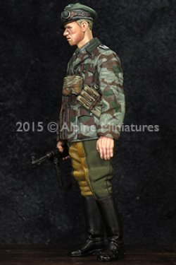 画像3: Alpine Miniatures[AM35193]1/35 WWII独 擲弾兵将校(スプリンター迷彩ジャケット)