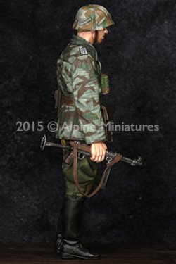 画像8: Alpine Miniatures[AM35193]1/35 WWII独 擲弾兵将校(スプリンター迷彩ジャケット)