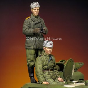 画像1: Alpine Miniatures[AM35216]1/35 WWII露 戦車兵(防寒コート/テログレイカ)(2体セット) (1)