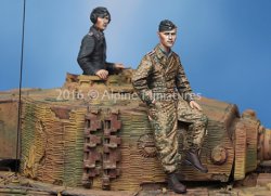 画像2: Alpine Miniatures[AM35225]1/35 WWII独 武装親衛隊 ティーガー搭乗員(2体セット)
