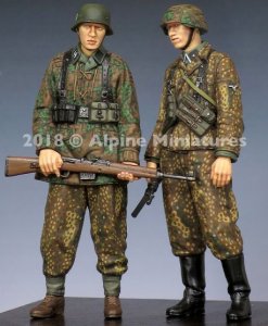 画像1: Alpine Miniatures[AM35246]1/35 WWII独 SS擲弾兵44-45(2体セット) (1)