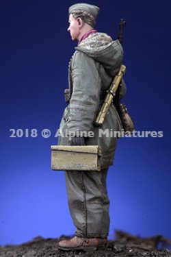画像7: Alpine Miniatures[AM35257]1/35 WWII 独 武装親衛隊弾 薬箱を持つ兵士 ハリコフ