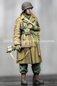 画像1: Alpine Miniatures[AM35259]1/35 WWII 米 アメリカ陸軍歩兵 カービン銃を持つ冬季装備の下士官 (1)