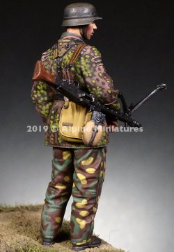 画像7: Alpine Miniatures[AM35266]1/35 WWII 独 MG43を抱える射撃手 SS第12HJ師団