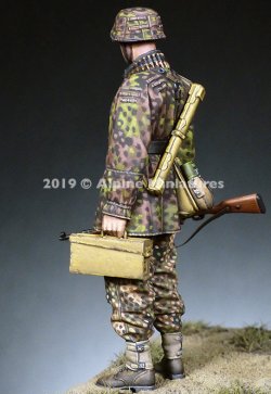 画像7: Alpine Miniatures[AM35267]1/35 WWII 独 弾薬箱を持つ装填手 SS第12HJ師団