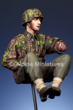 画像3: Alpine Miniatures[AM35280]1/35 WWII ドイツ武装親衛隊 士官＆ドライバーセットHJ