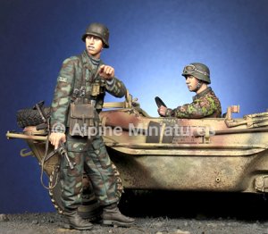画像1: Alpine Miniatures[AM35280]1/35 WWII ドイツ武装親衛隊 士官＆ドライバーセットHJ (1)