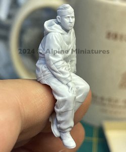 画像12: Alpine Miniatures[AM35316]1/35 WWII ドイツ ハッチに腰掛ける戦車兵