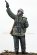 画像1: Alpine Miniatures[AM35324]1/35 WWII ドイツ武装親衛隊 信号拳銃を撃つ装甲擲弾兵 (1)
