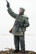 画像6: Alpine Miniatures[AM35324]1/35 WWII ドイツ武装親衛隊 信号拳銃を撃つ装甲擲弾兵
