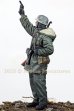画像7: Alpine Miniatures[AM35324]1/35 WWII ドイツ武装親衛隊 信号拳銃を撃つ装甲擲弾兵