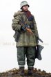 画像4: Alpine Miniatures[AM35325]1/35 WWII ドイツ武装親衛隊 擲弾筒付小銃を持つ装甲擲弾兵