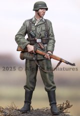 Alpine Miniatures[AM35331]1/35 WWII ドイツ Kar98kを持つ装甲擲弾兵兵士