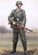 画像2: Alpine Miniatures[AM35331]1/35 WWII ドイツ Kar98kを持つ装甲擲弾兵兵士 (2)